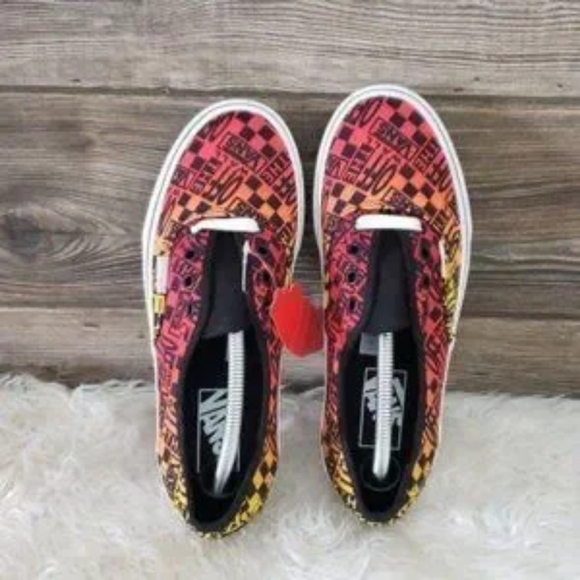 New Vans Authentic Flame logo - Picture 2 of 5